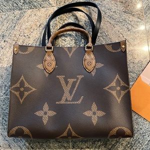 Louis Vuitton ON THE GO MM